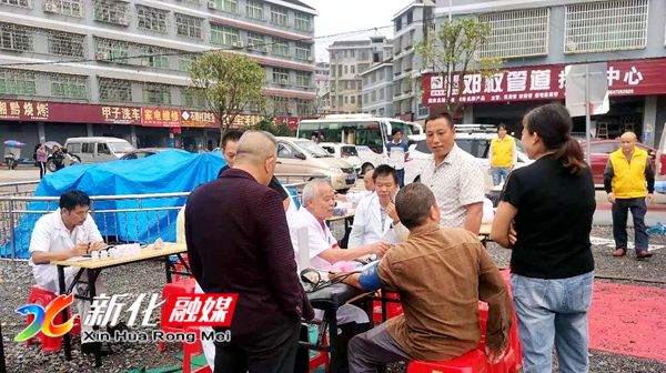 向名老中医师们咨询问诊现场