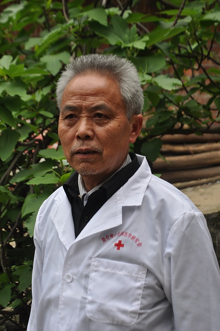梅山名医彭丁武,专治疼痛有良方.JPG