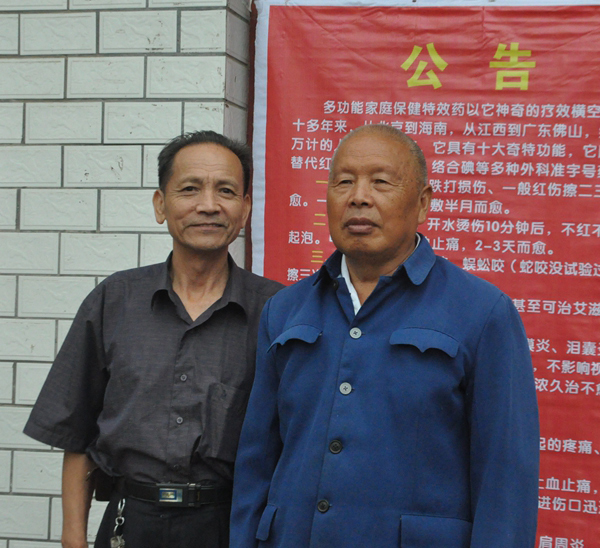退休教师为何要去天津救灾?.JPG